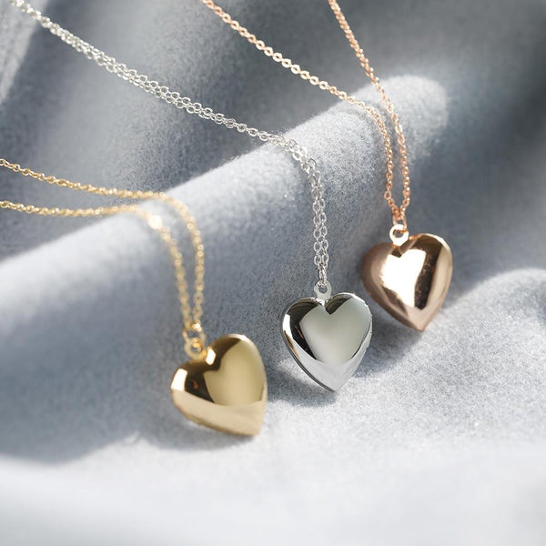 Romantic ladies' necklace with a detachable heart pendant